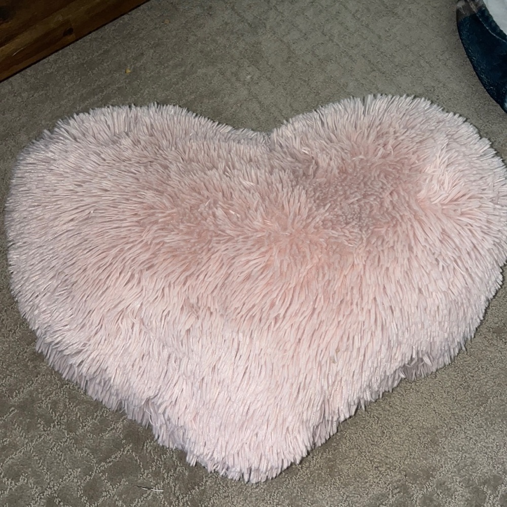 ❤️ shaped pillow